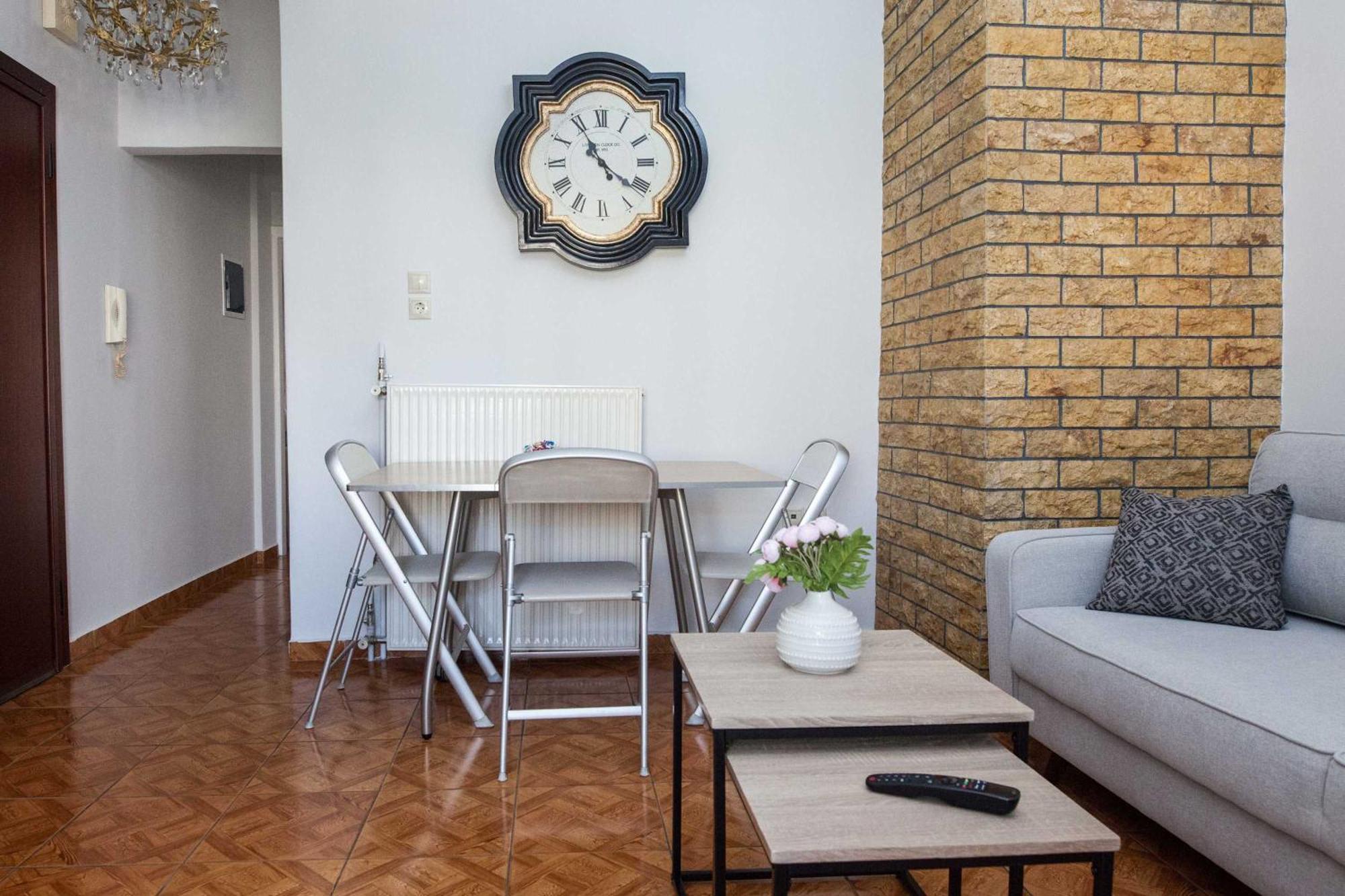 Central 2 Bd Apt With Balcony By Monastiraki 아테네 외부 사진
