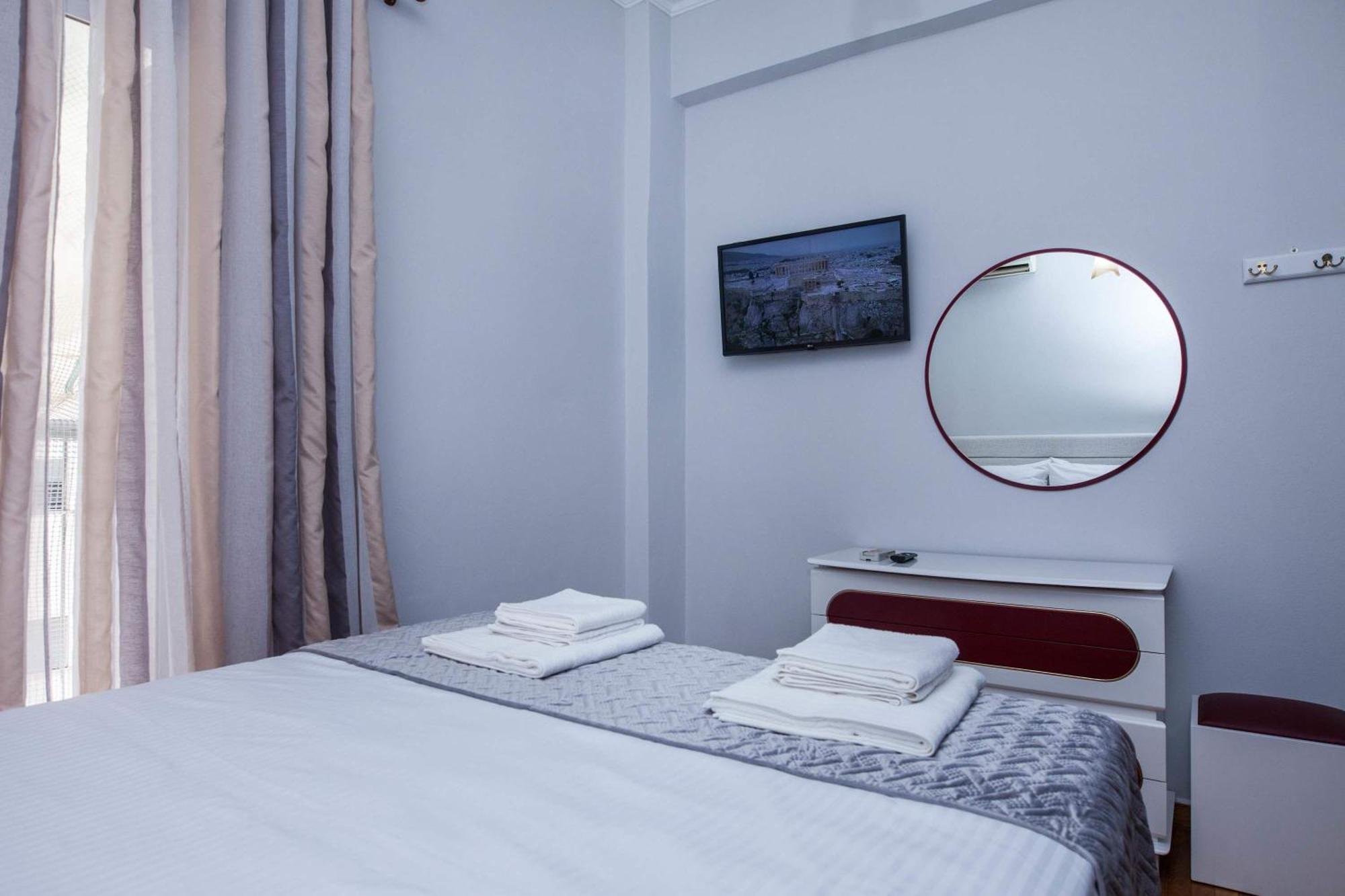 Central 2 Bd Apt With Balcony By Monastiraki 아테네 외부 사진